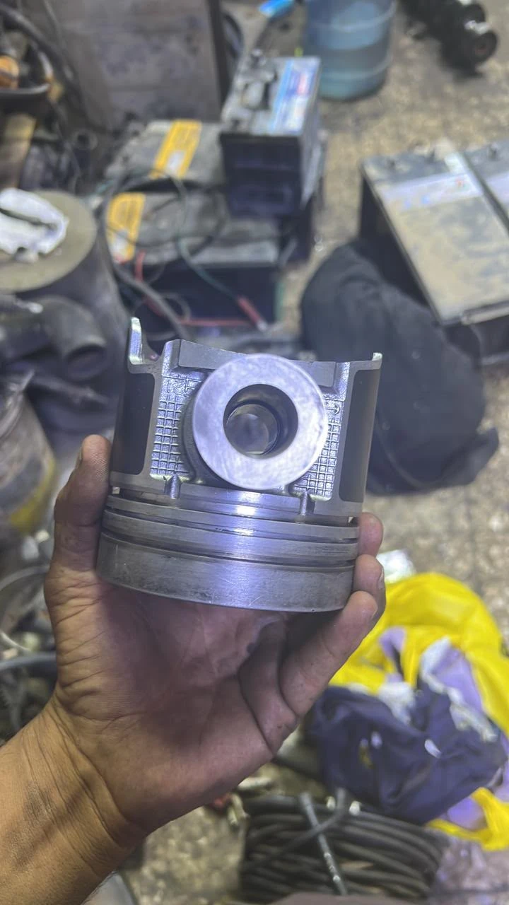 Engine piston detail